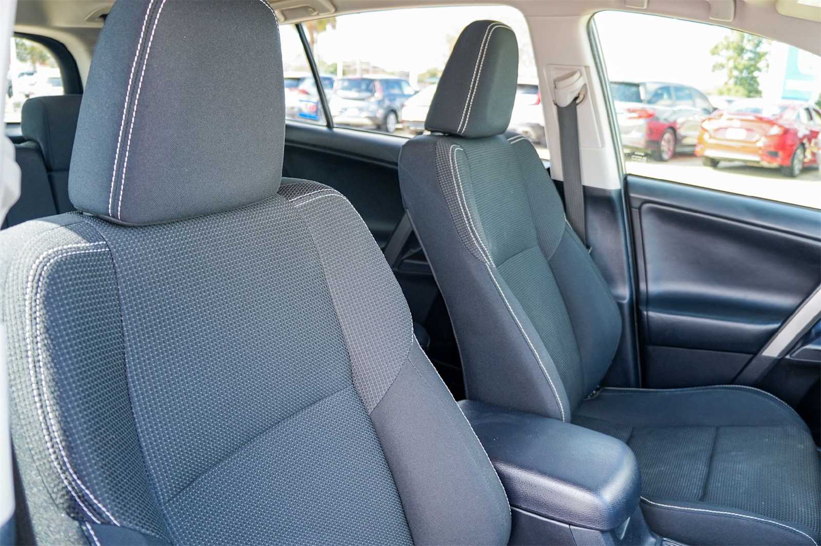 Thumbnail: 2018 Toyota RAV4 - 14