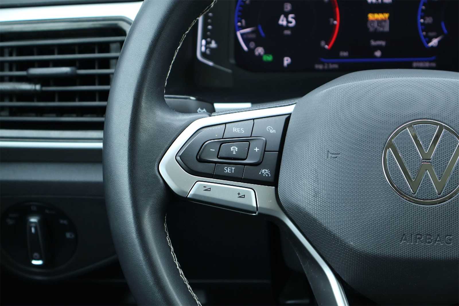 Thumbnail: 2021 Volkswagen Atlas - 22