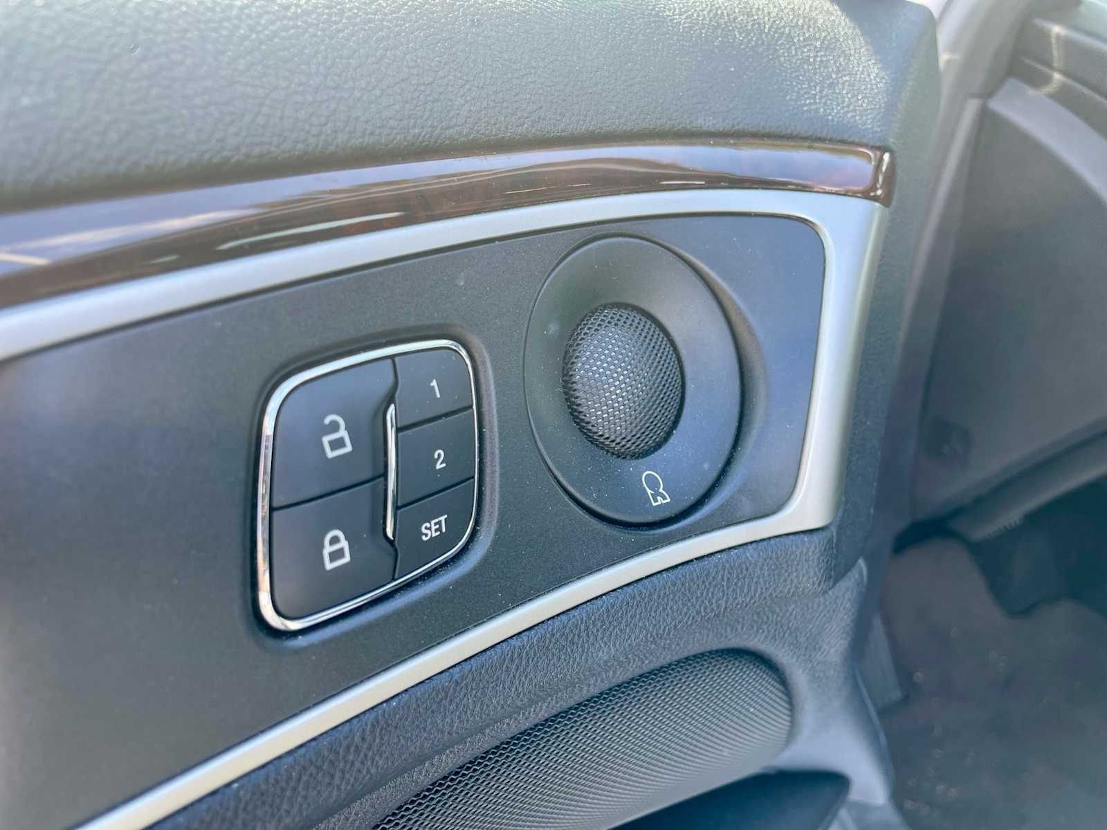 Thumbnail: 2019 Lincoln MKZ - 8