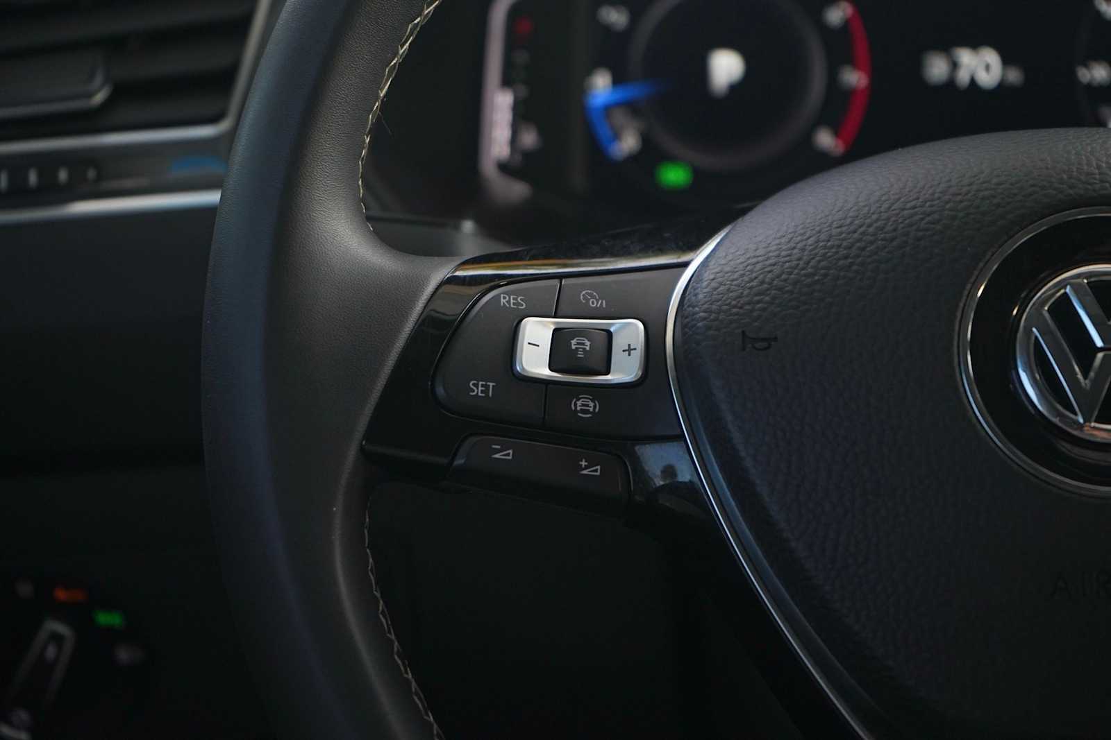 Thumbnail: 2021 Volkswagen Tiguan - 17