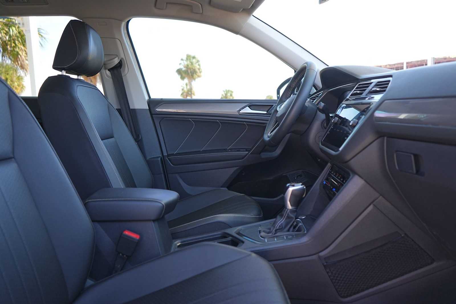 Thumbnail: 2022 Volkswagen Tiguan - 15