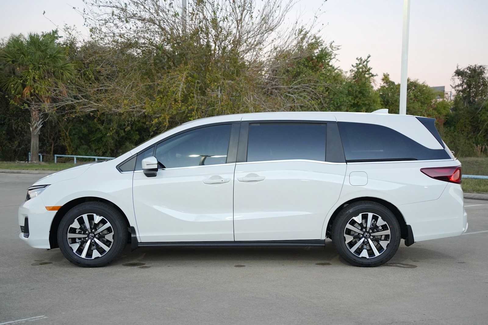 Thumbnail: 2026 Honda Odyssey - 3