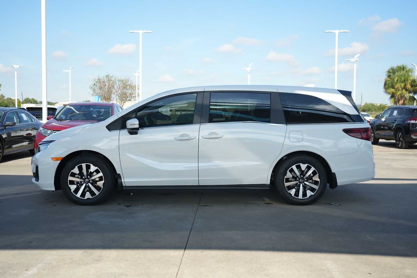 Thumbnail: 2026 Honda Odyssey - 3