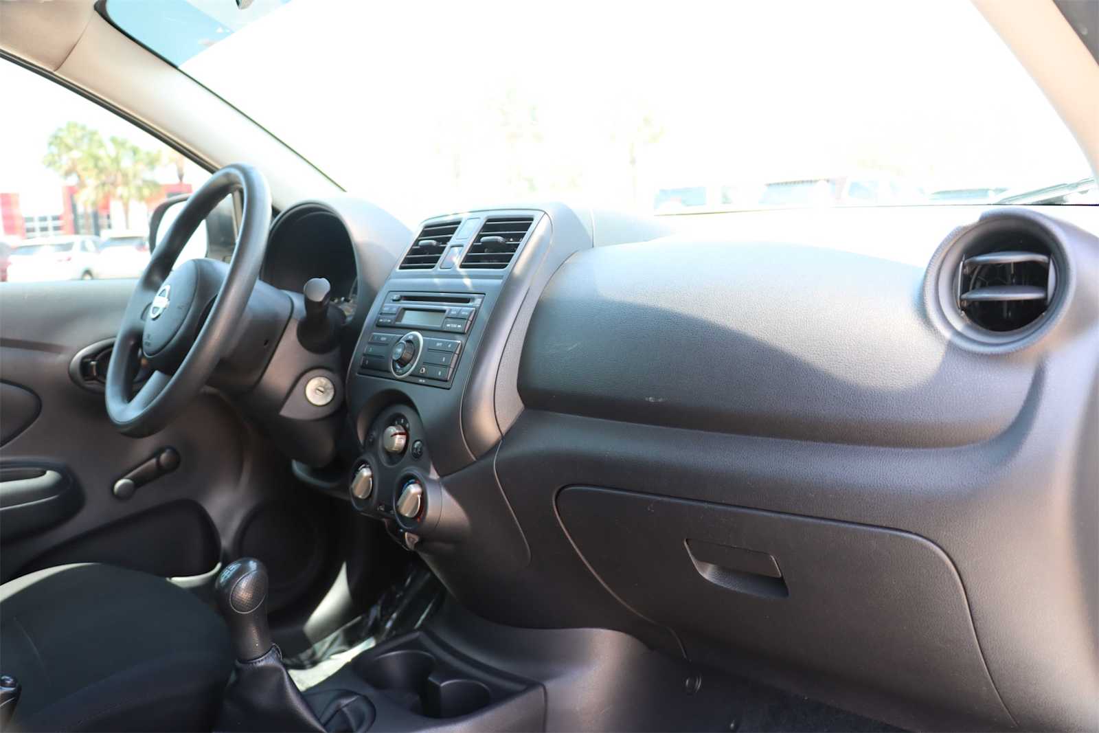 2013 Nissan Versa S 14