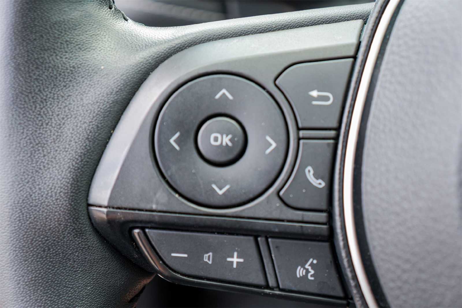 Thumbnail: 2021 Toyota RAV4 - 25