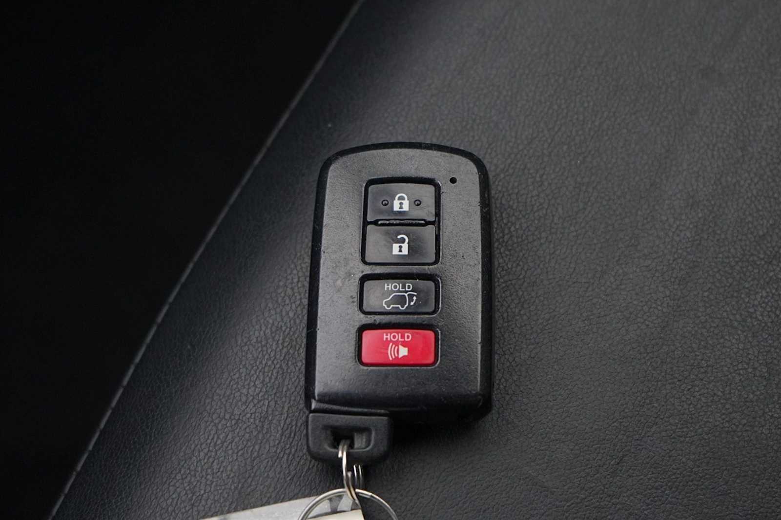 Thumbnail: 2015 Toyota Highlander - 28