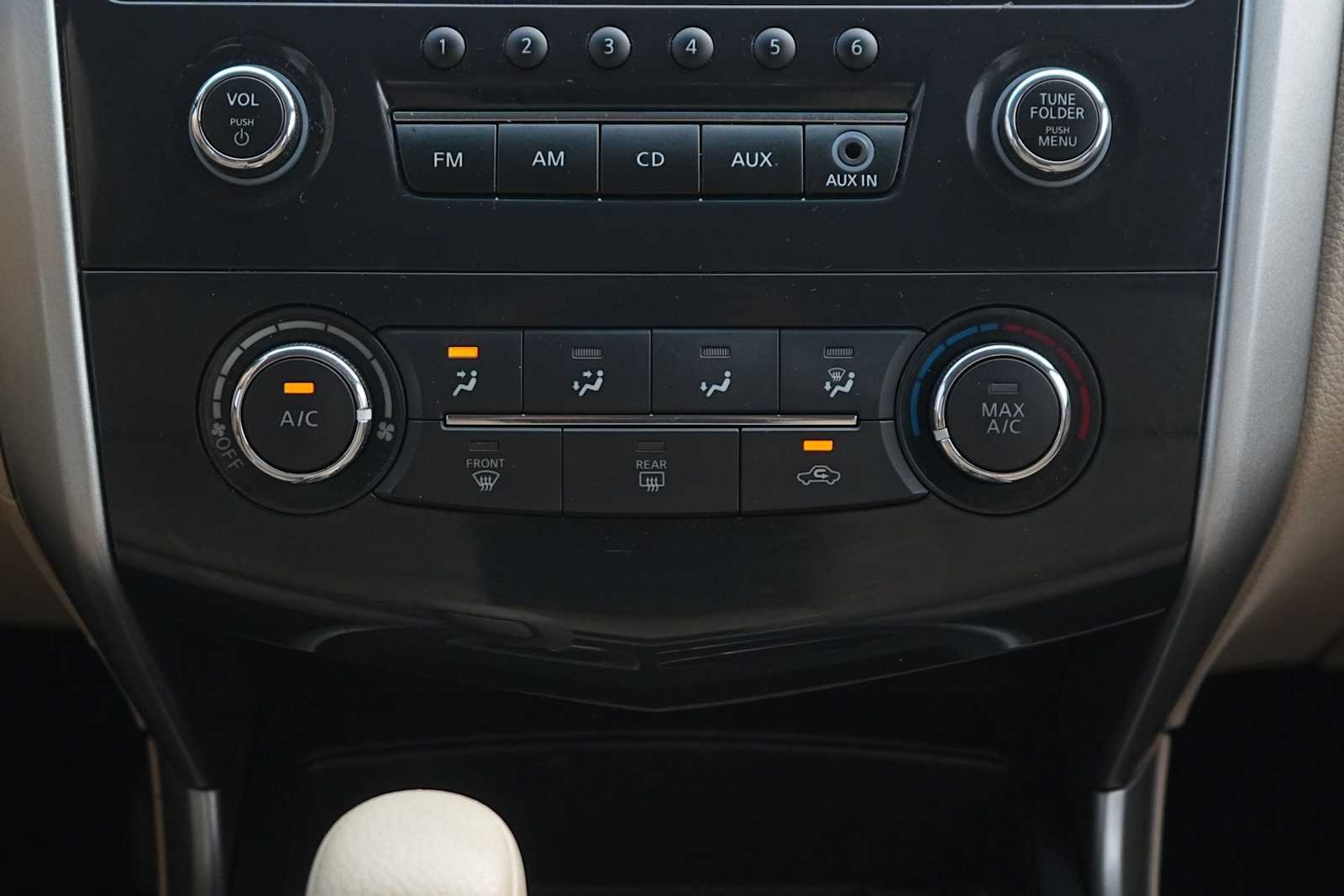 Thumbnail: 2015 Nissan Altima - 20