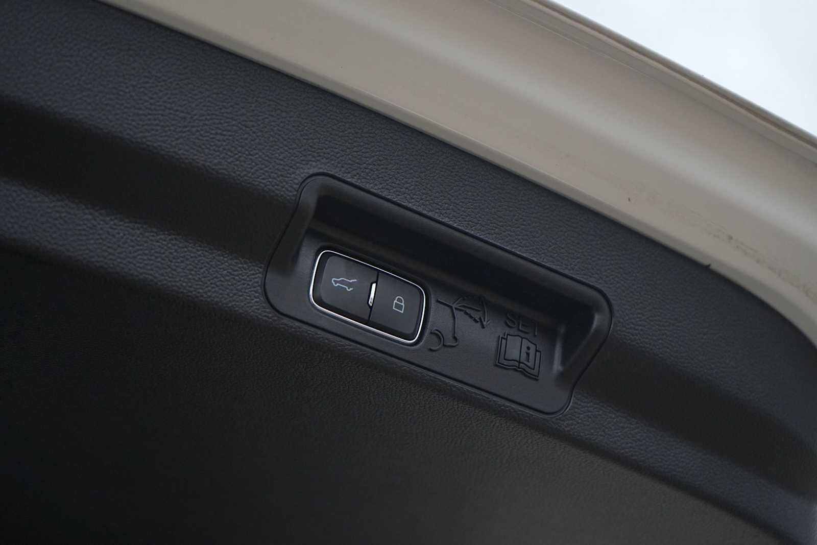 Thumbnail: 2023 Ford Explorer - 26