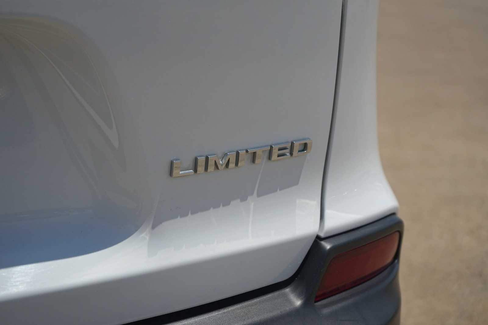 Thumbnail: 2019 Jeep Cherokee - 7