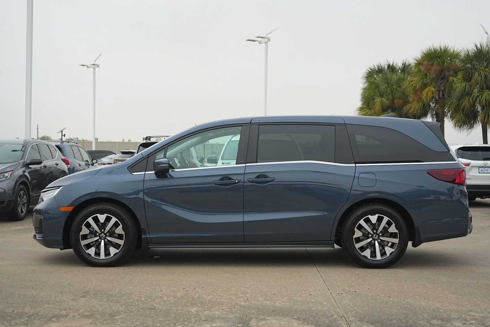 Thumbnail: 2026 Honda Odyssey - 3