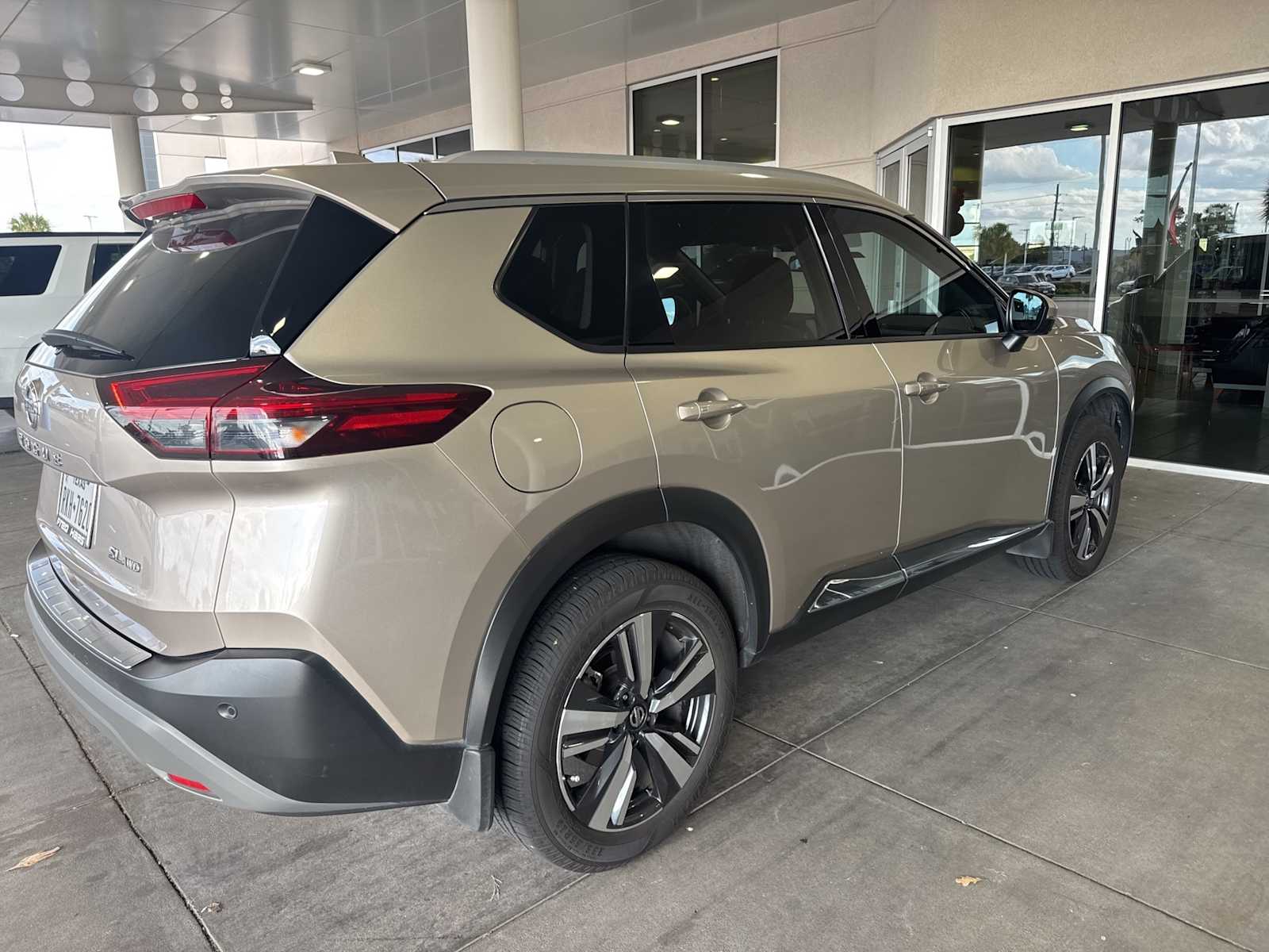 Thumbnail: 2021 Nissan Rogue - 3