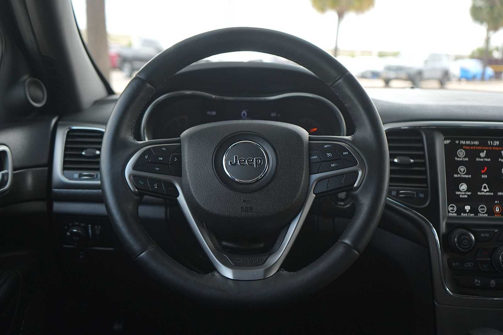 Thumbnail: 2018 Jeep Grand Cherokee - 16