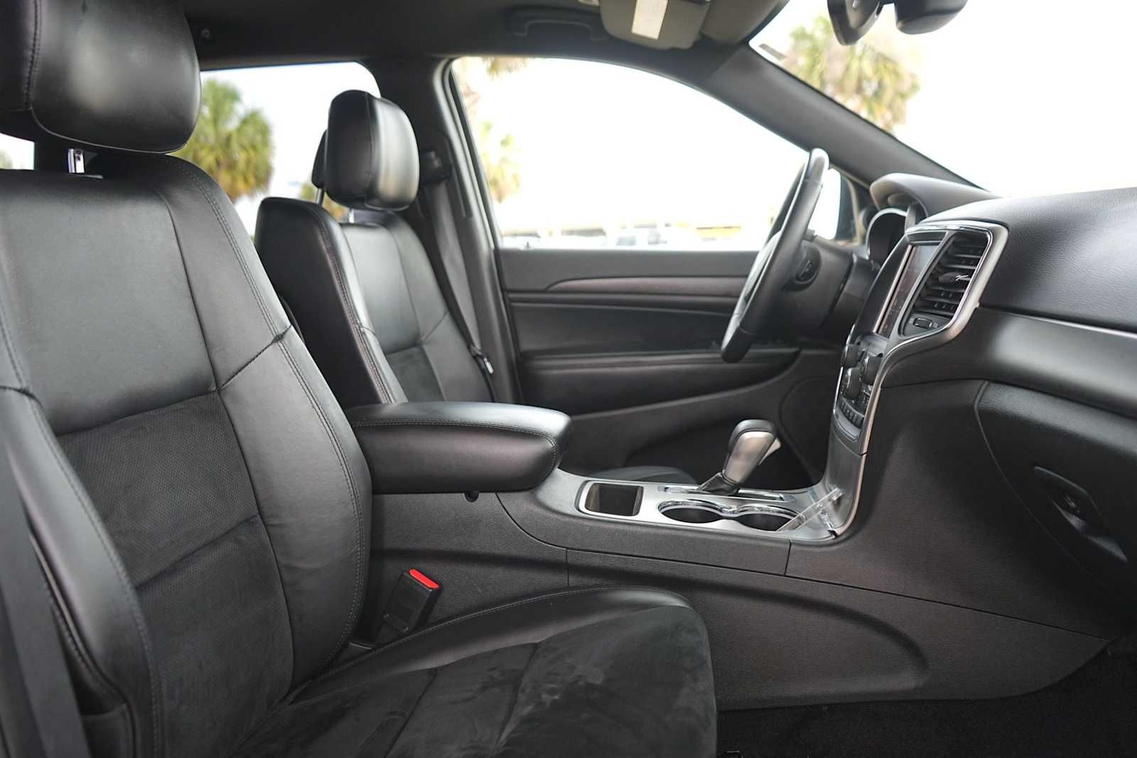 Thumbnail: 2018 Jeep Grand Cherokee - 15