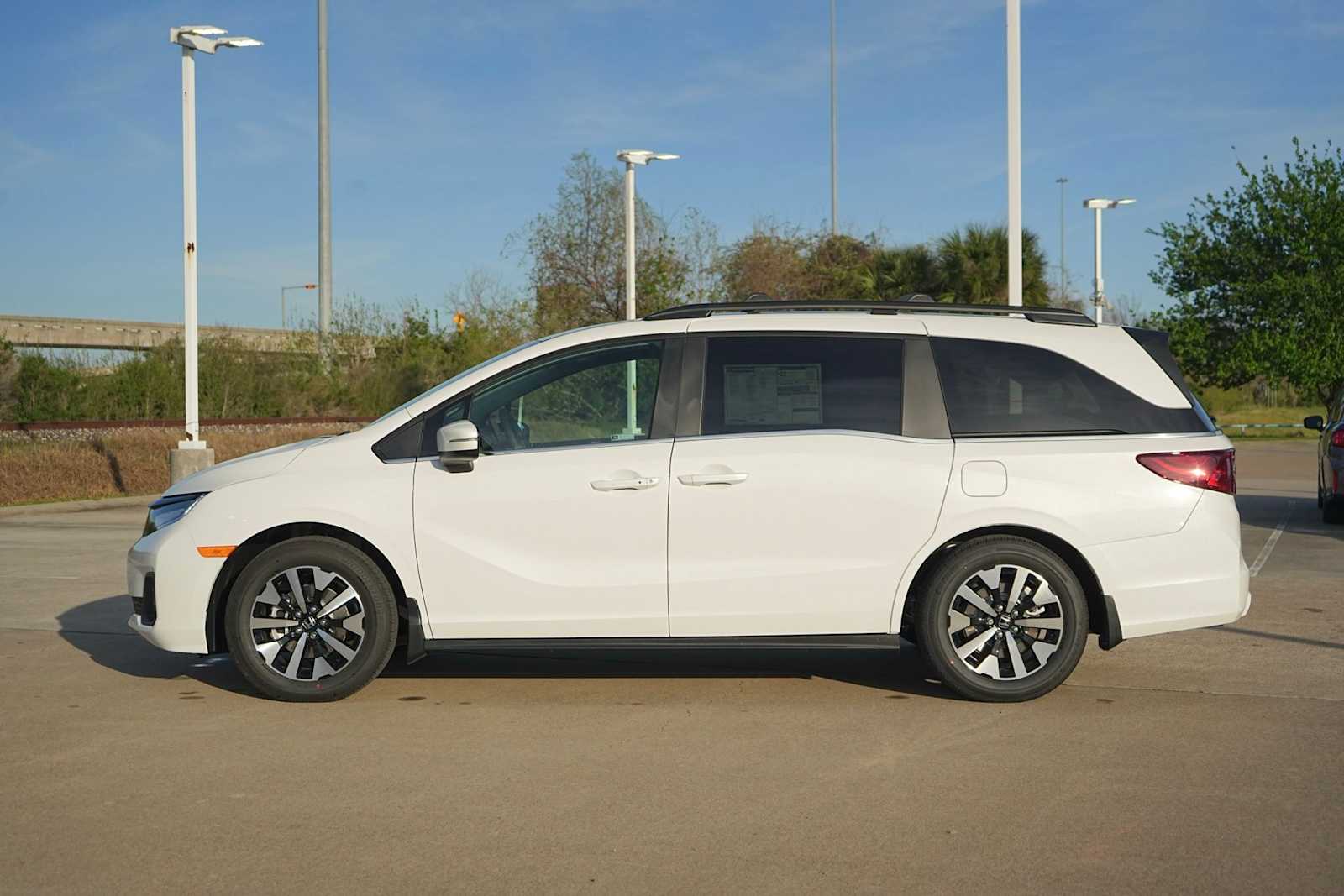 Thumbnail: 2026 Honda Odyssey - 3