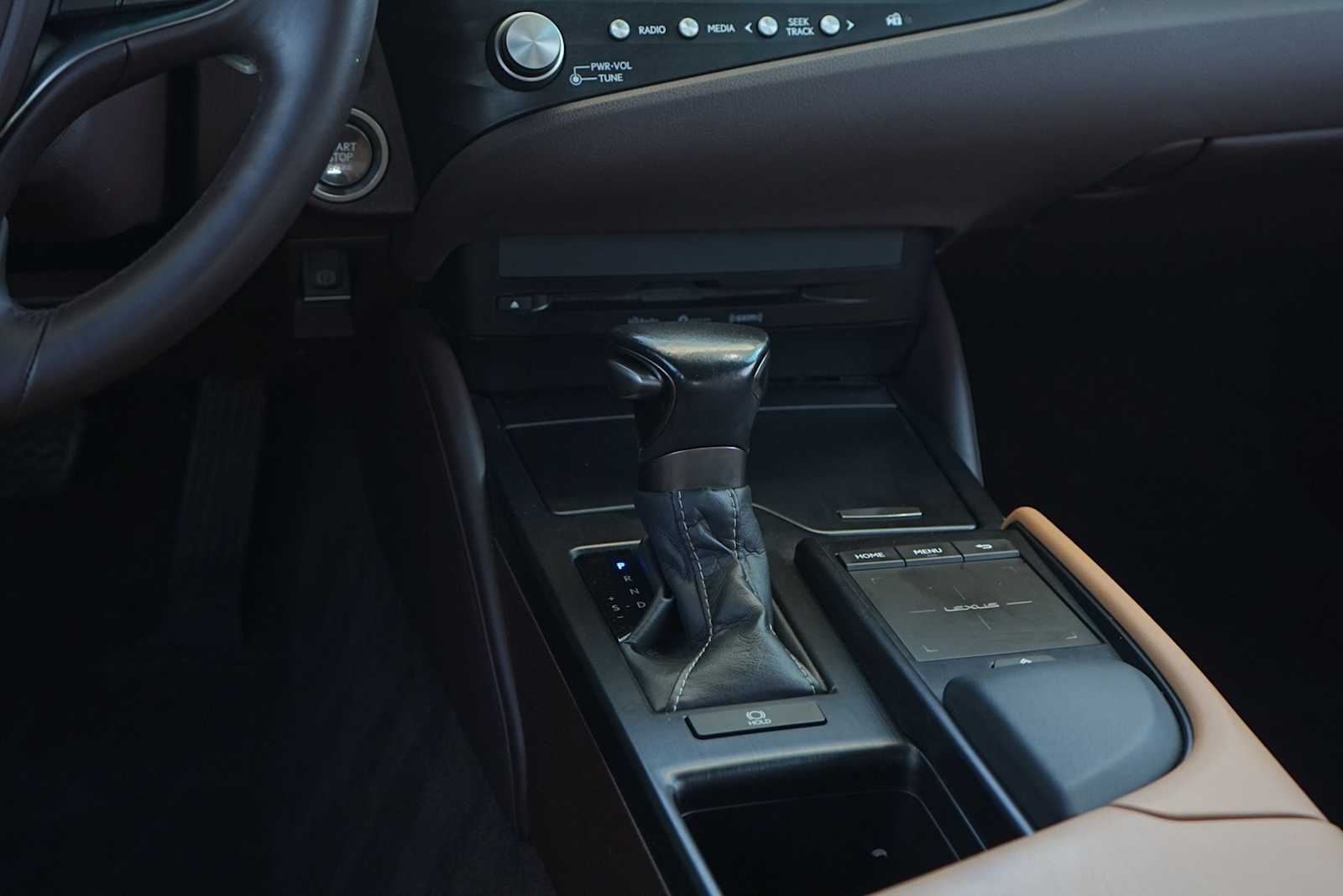 Thumbnail: 2021 Lexus ES - 21