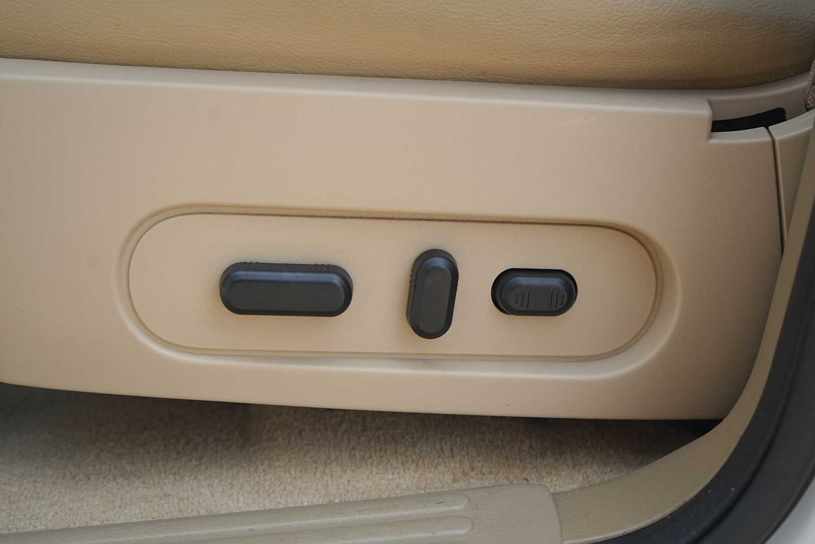 Thumbnail: 2010 Ford Explorer - 12