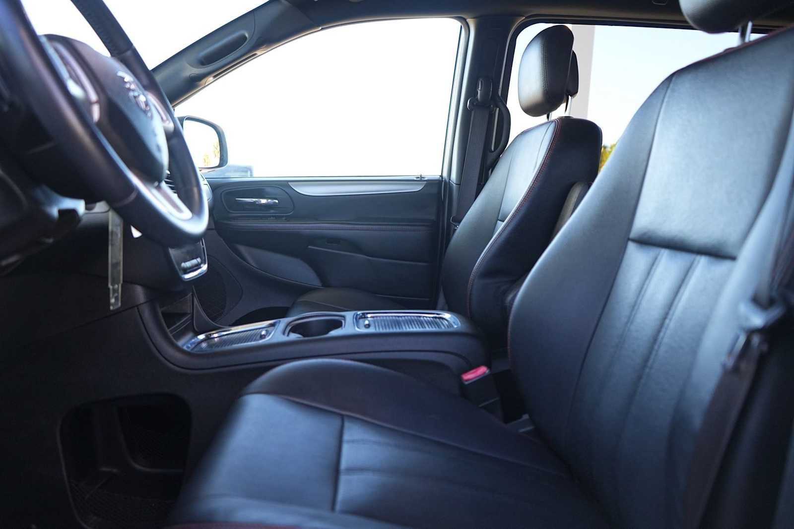 Thumbnail: 2018 Dodge Grand Caravan - 11