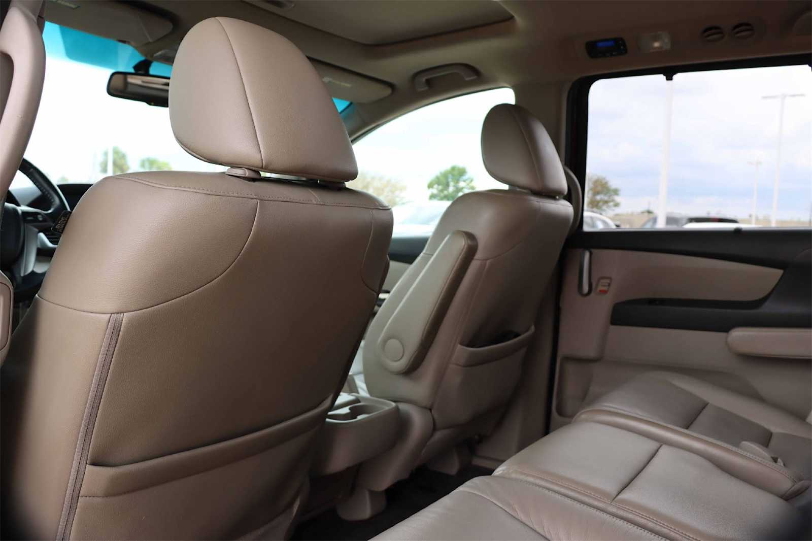 Thumbnail: 2012 Honda Odyssey - 14