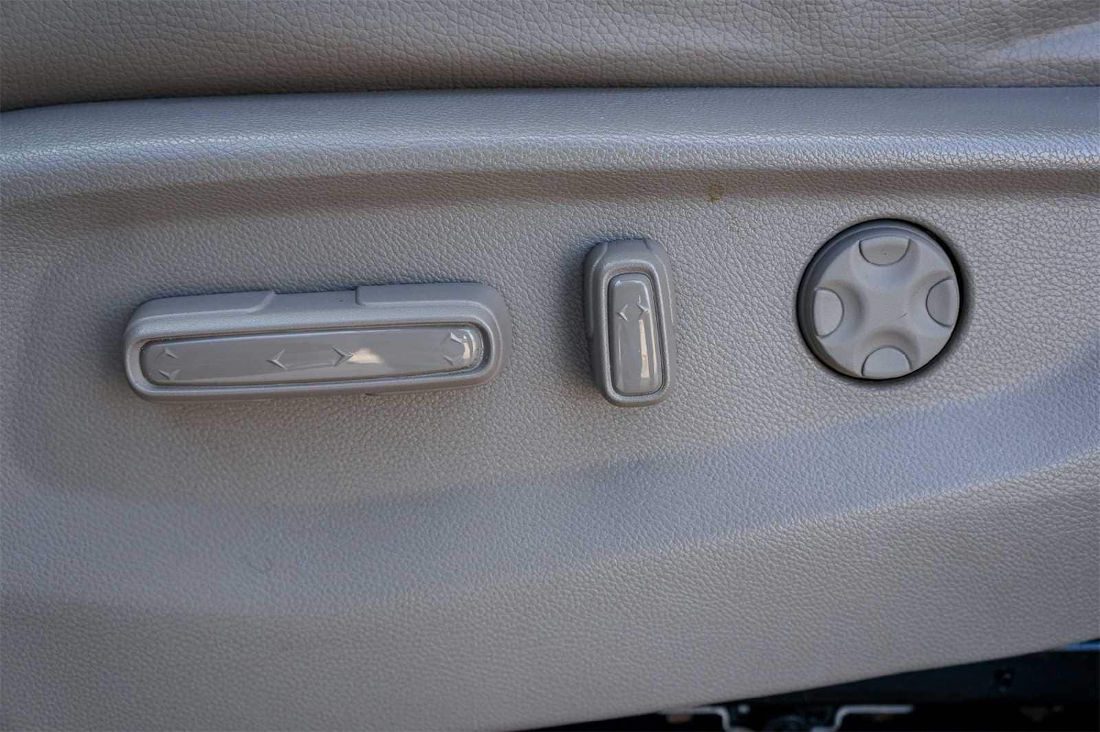 Thumbnail: 2023 Honda Odyssey - 21