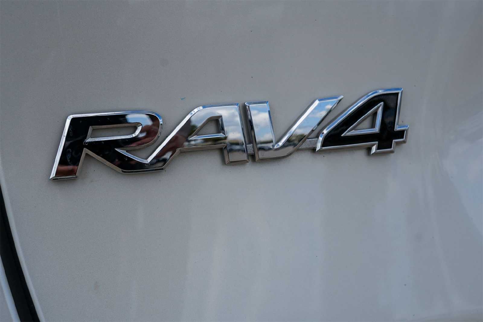Thumbnail: 2021 Toyota RAV4 - 7