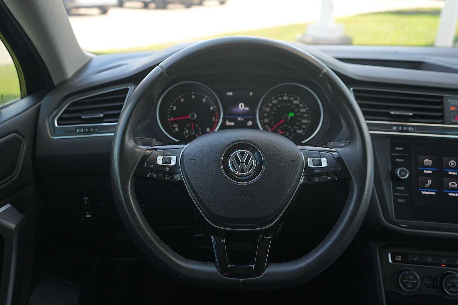 Thumbnail: 2020 Volkswagen Tiguan - 15