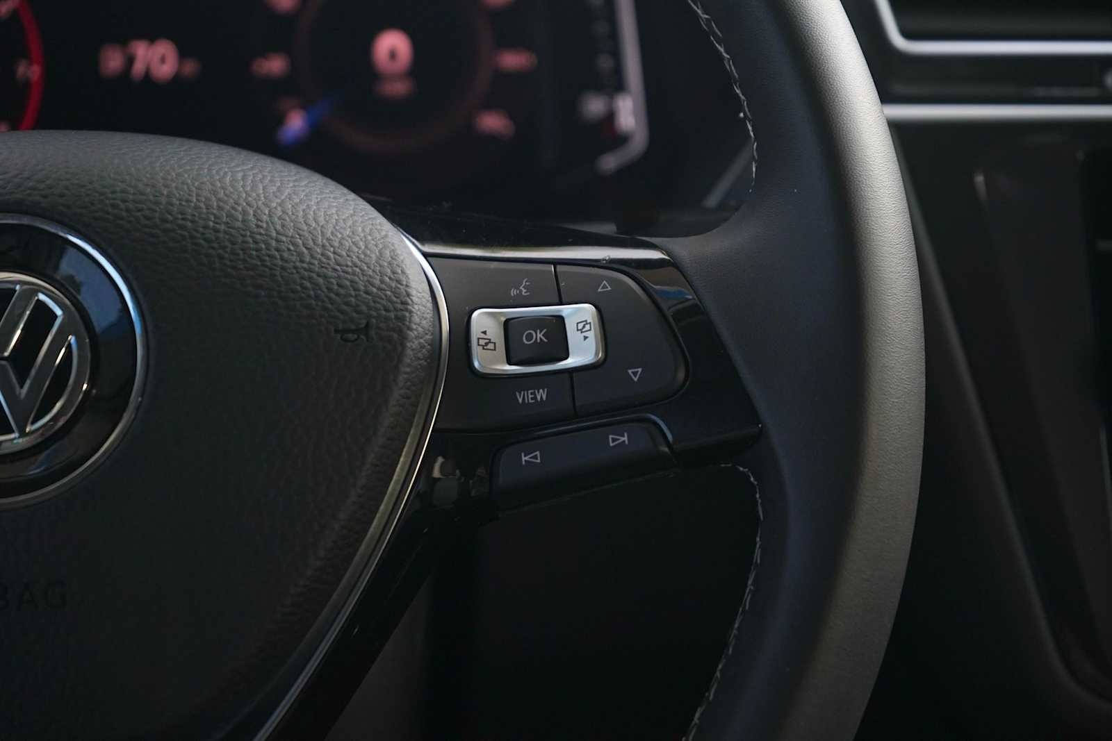 Thumbnail: 2021 Volkswagen Tiguan - 18