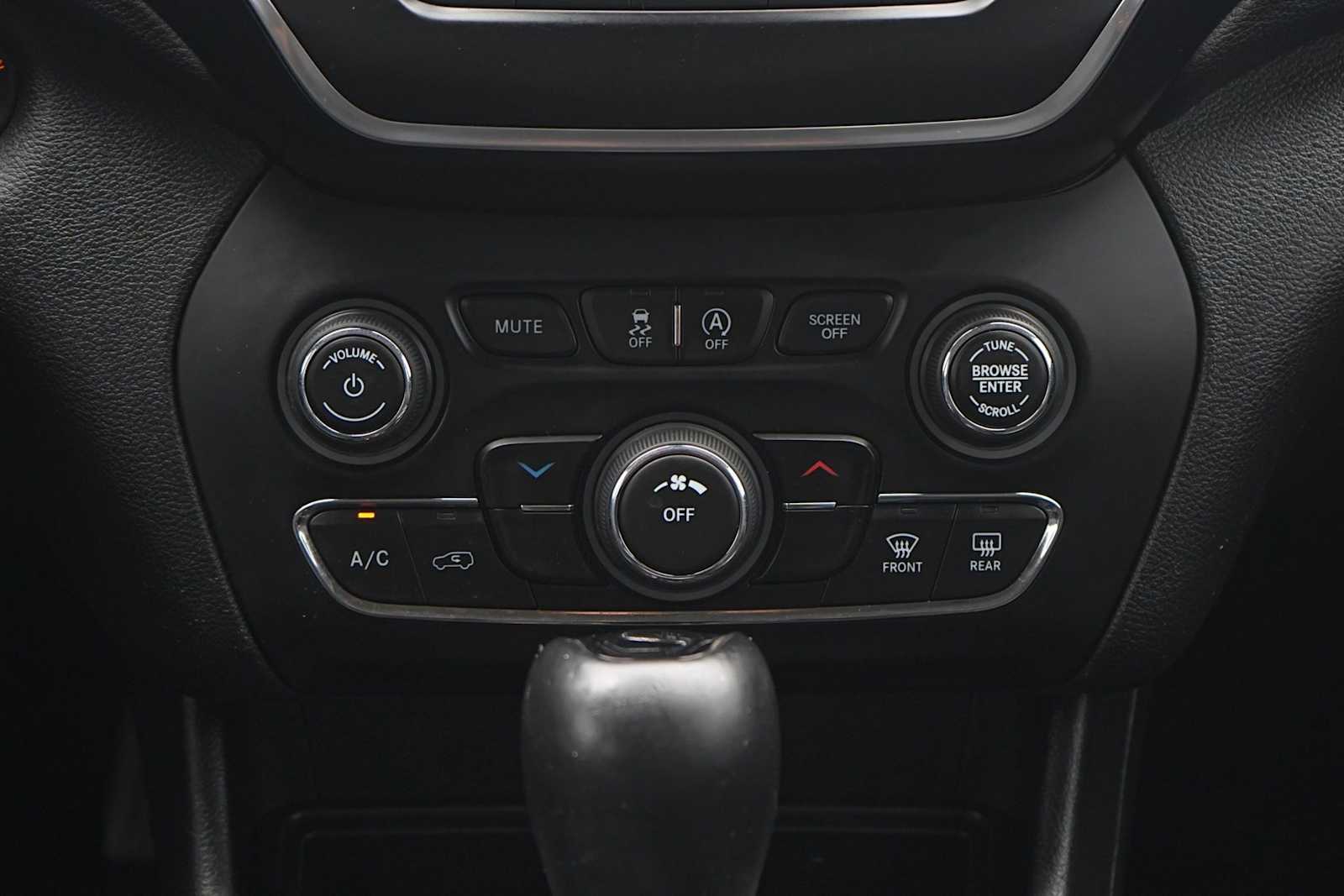 Thumbnail: 2021 Jeep Cherokee - 19