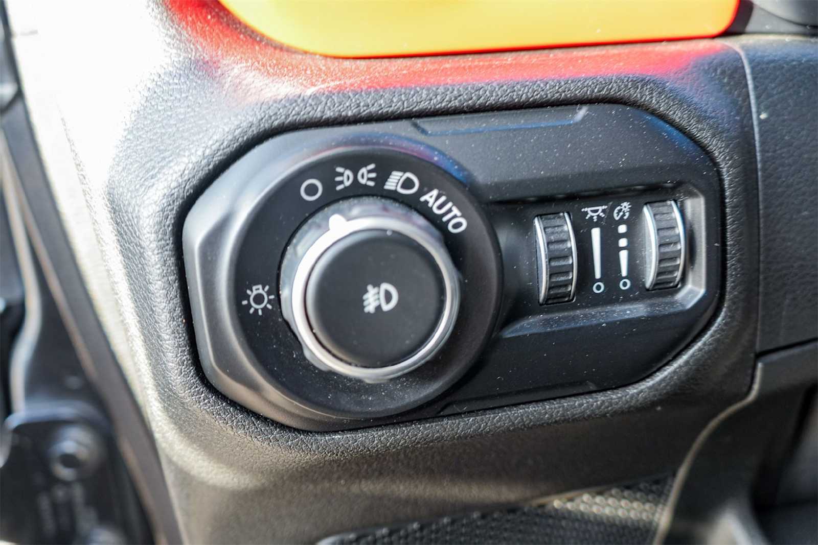 Thumbnail: 2019 Jeep Wrangler - 23