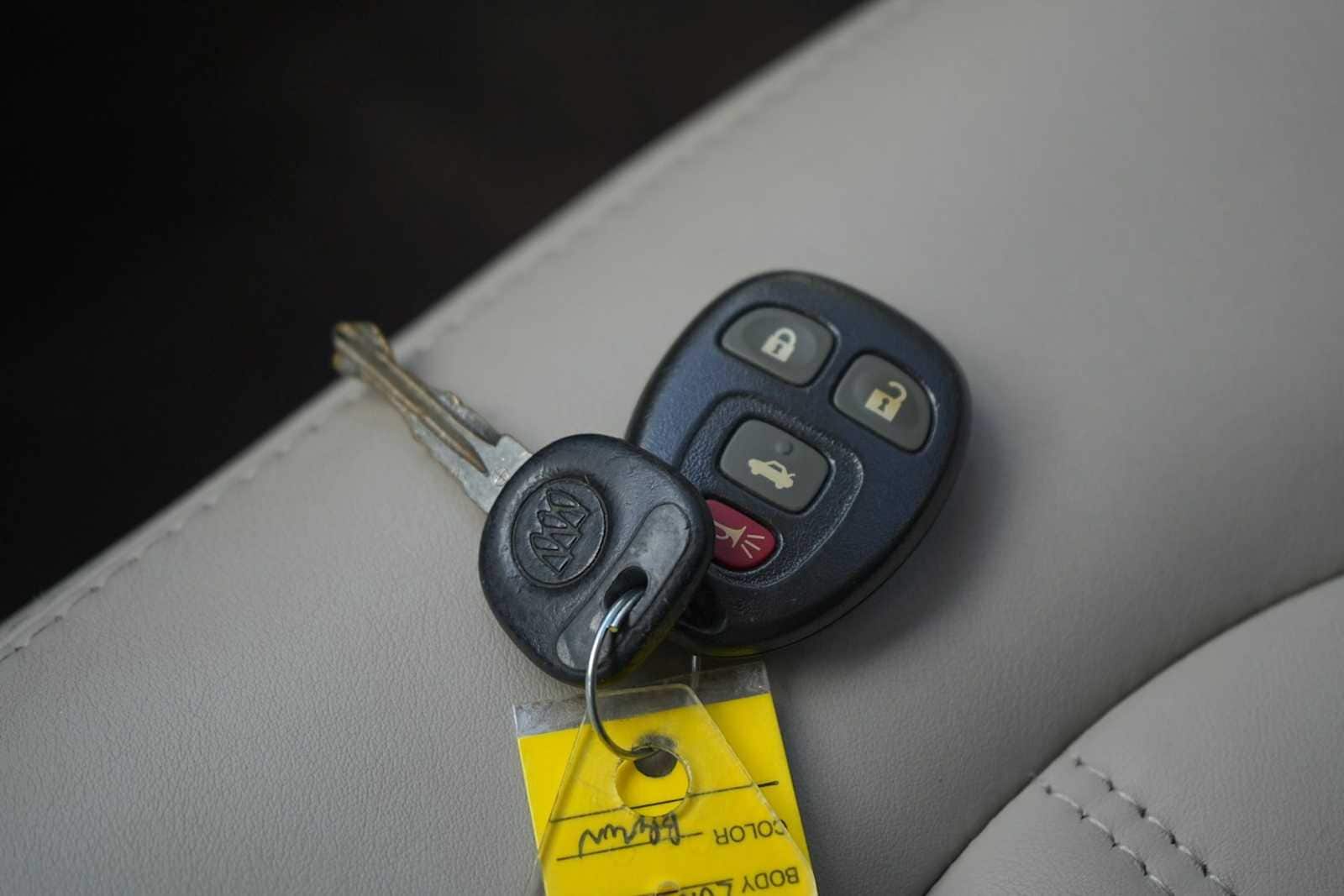 Thumbnail: 2010 Buick Lucerne - 28