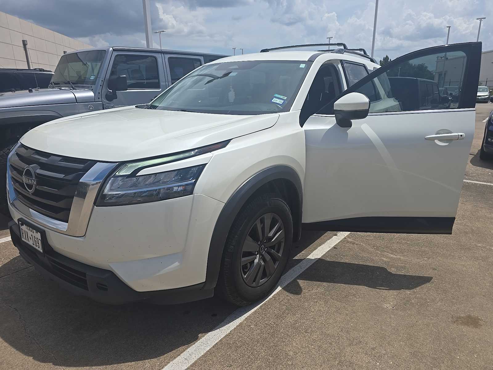 Thumbnail: 2022 Nissan Pathfinder - 2
