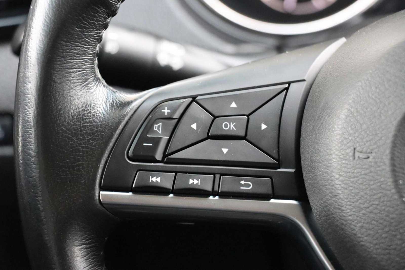 2019 Nissan Rogue Sport SL 23