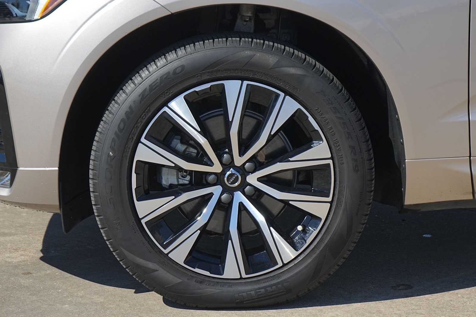 Thumbnail: 2024 Volvo XC60 - 7