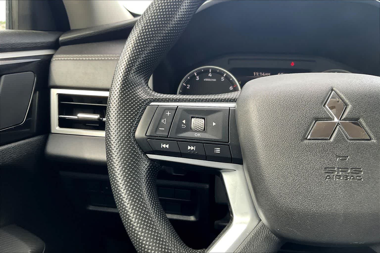 2025 Mitsubishi Outlander ES - Photo 24