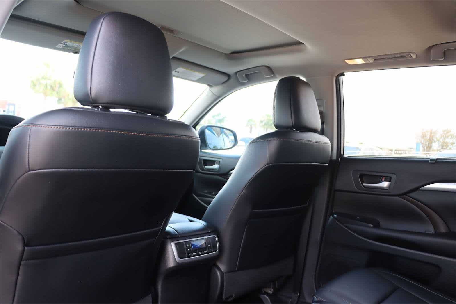 Thumbnail: 2016 Toyota Highlander - 14