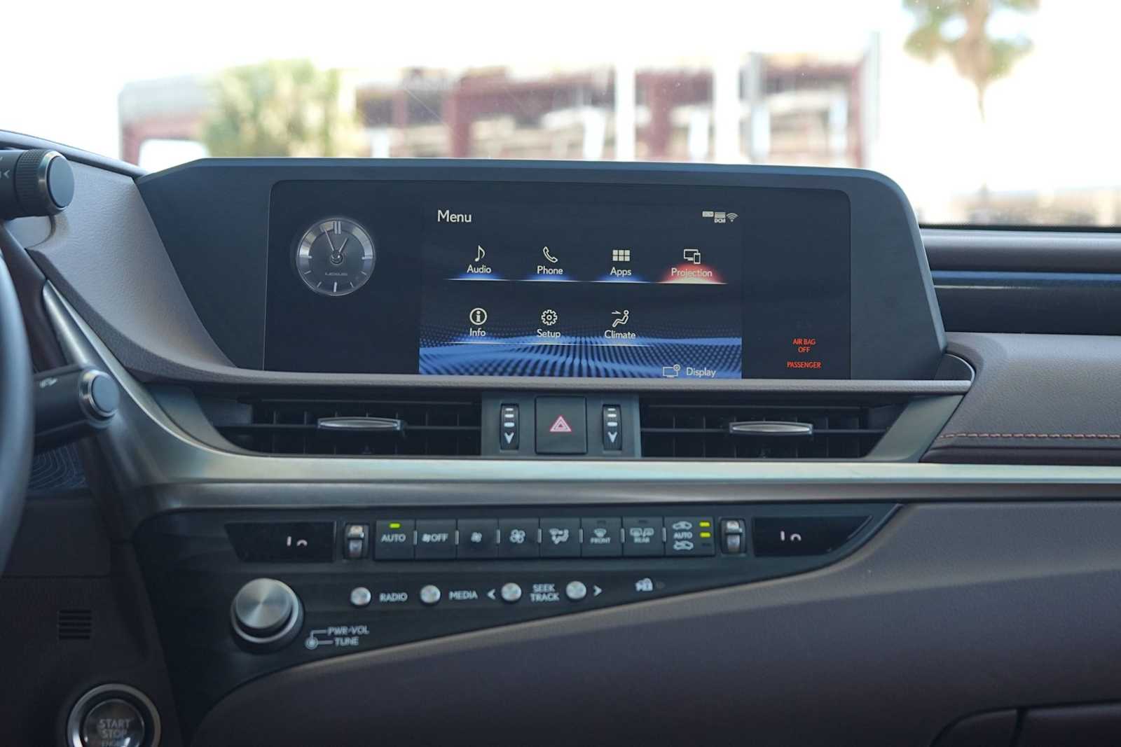 Thumbnail: 2021 Lexus ES - 19