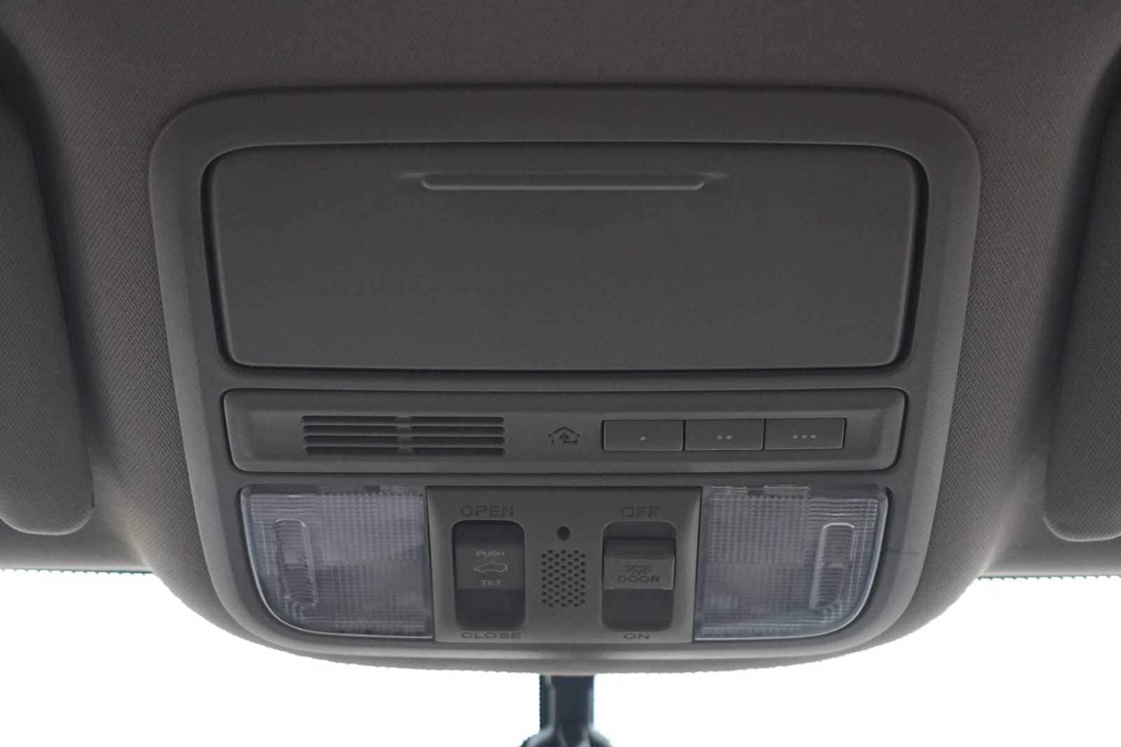 Thumbnail: 2018 Honda Pilot - 23