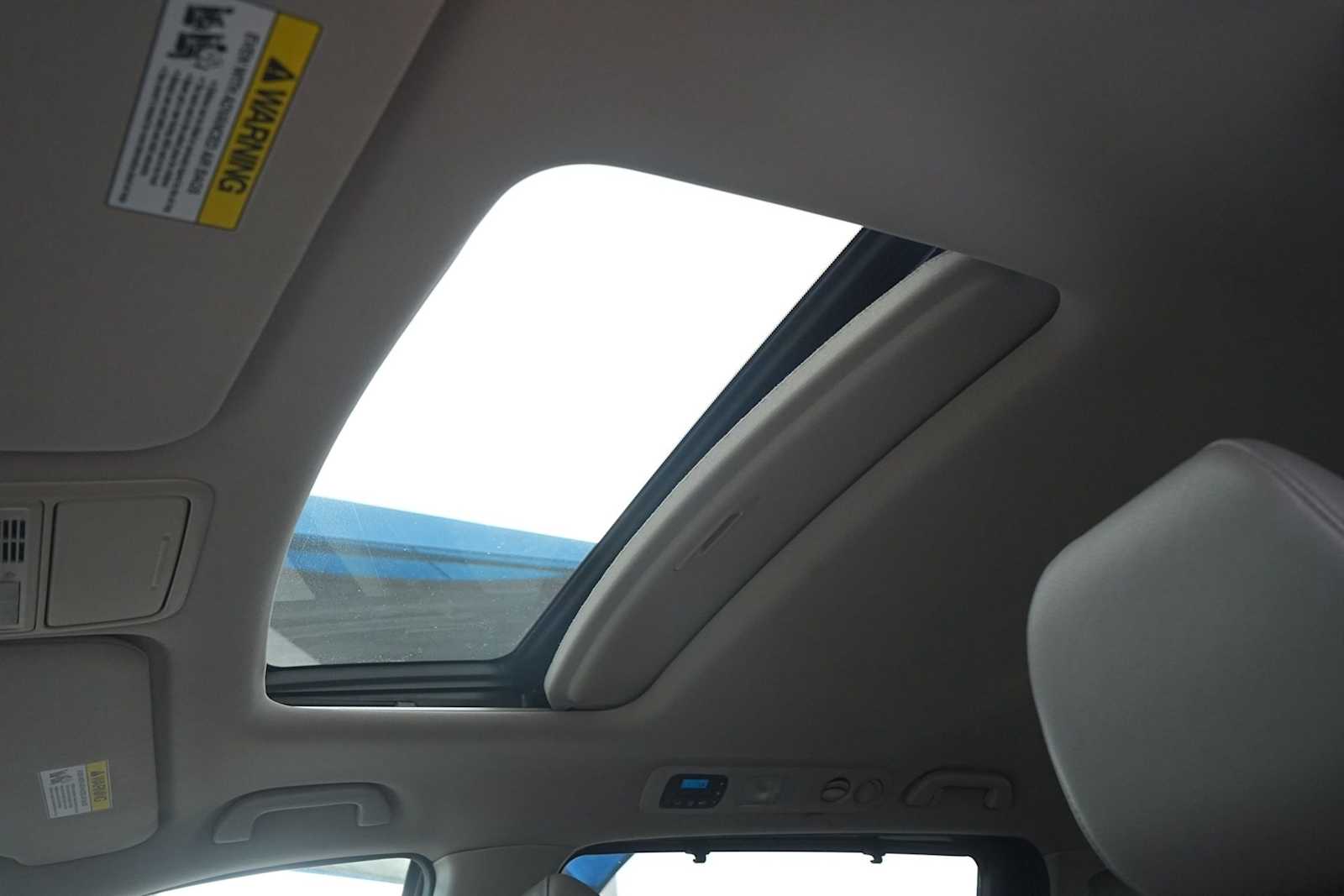 Thumbnail: 2013 Honda Odyssey - 24