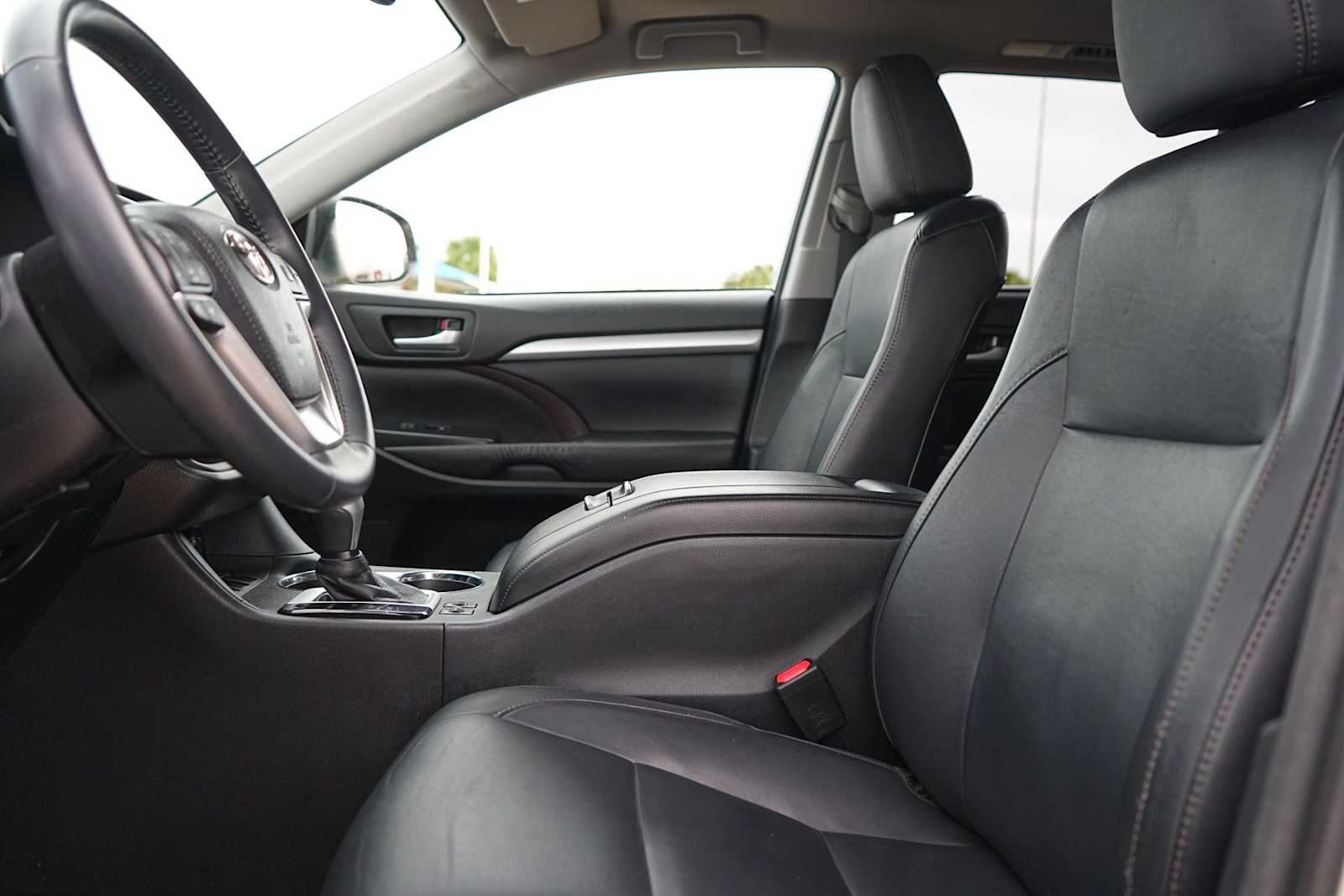 Thumbnail: 2015 Toyota Highlander - 11