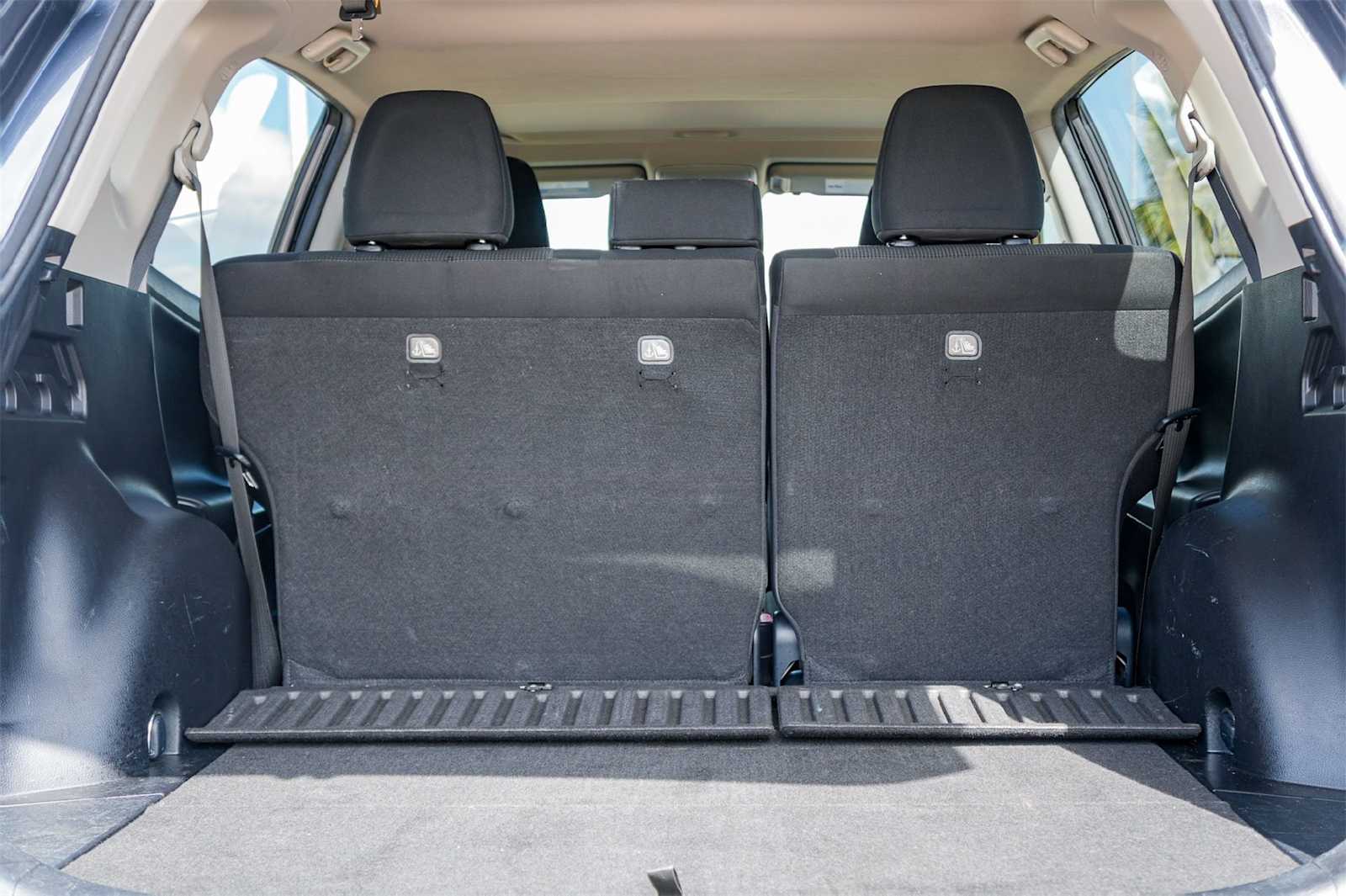 Thumbnail: 2018 Toyota RAV4 - 19