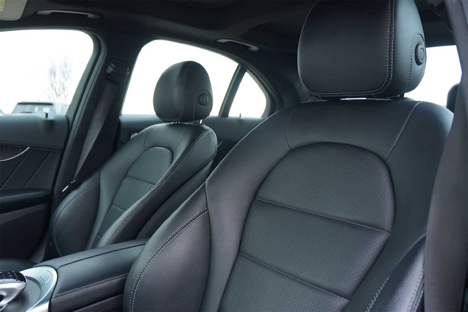 Thumbnail: 2015 Mercedes-Benz C-Class - 11