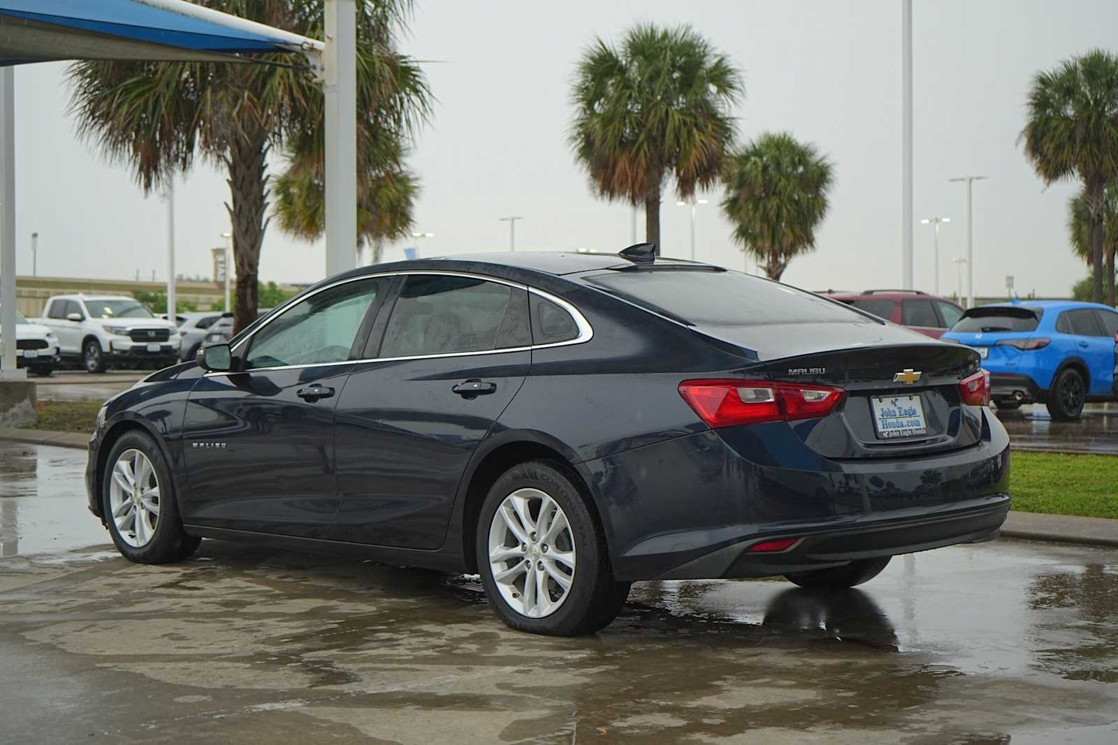 Thumbnail: 2018 Chevrolet Malibu - 3
