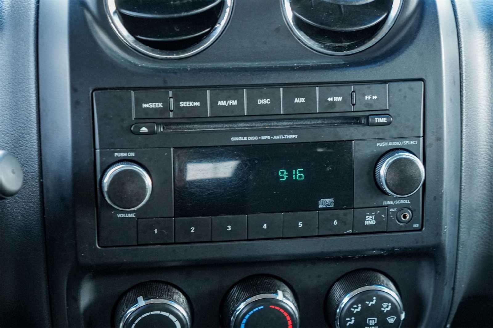 Thumbnail: 2015 Jeep Patriot - 16