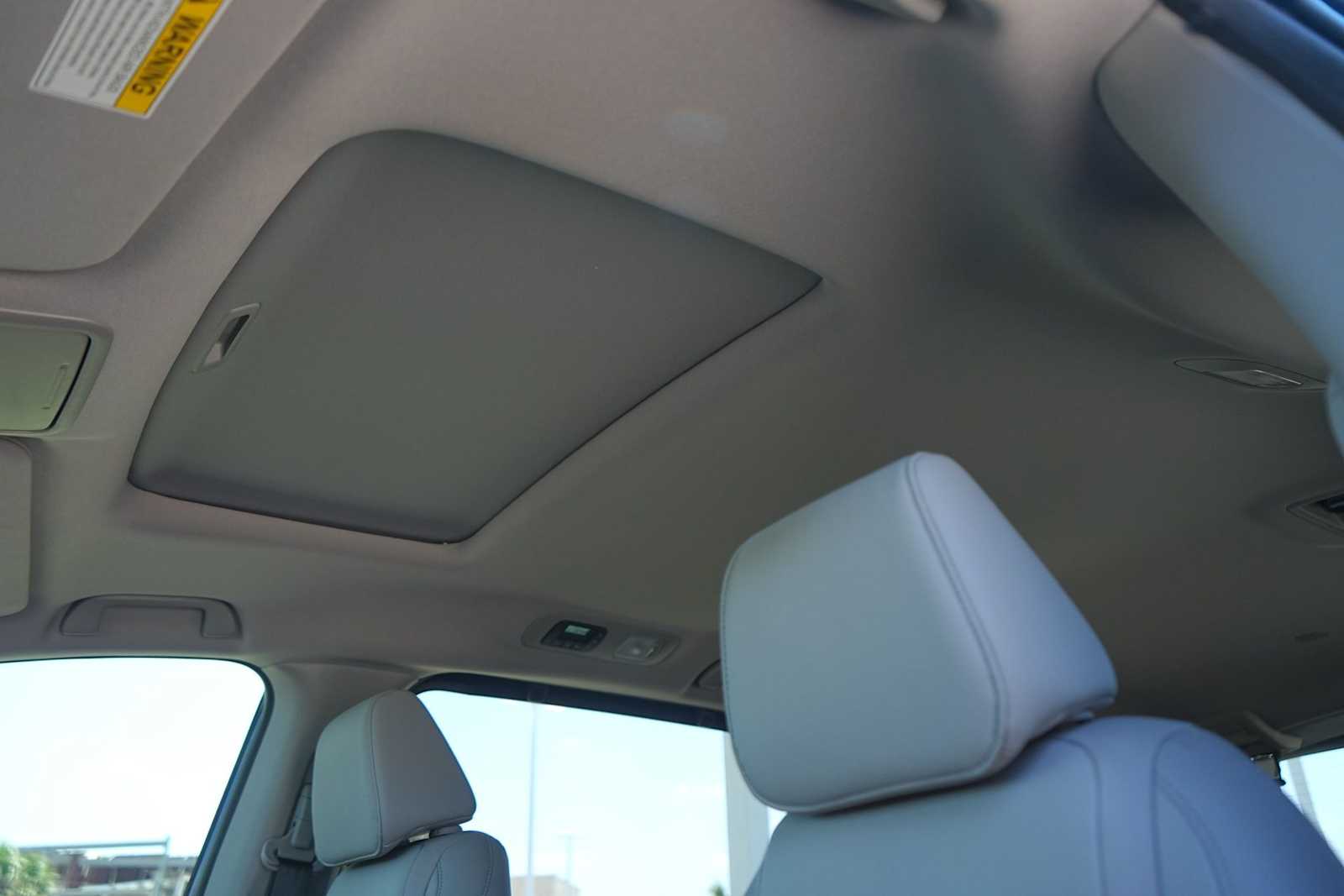 Thumbnail: 2018 Honda Odyssey - 25