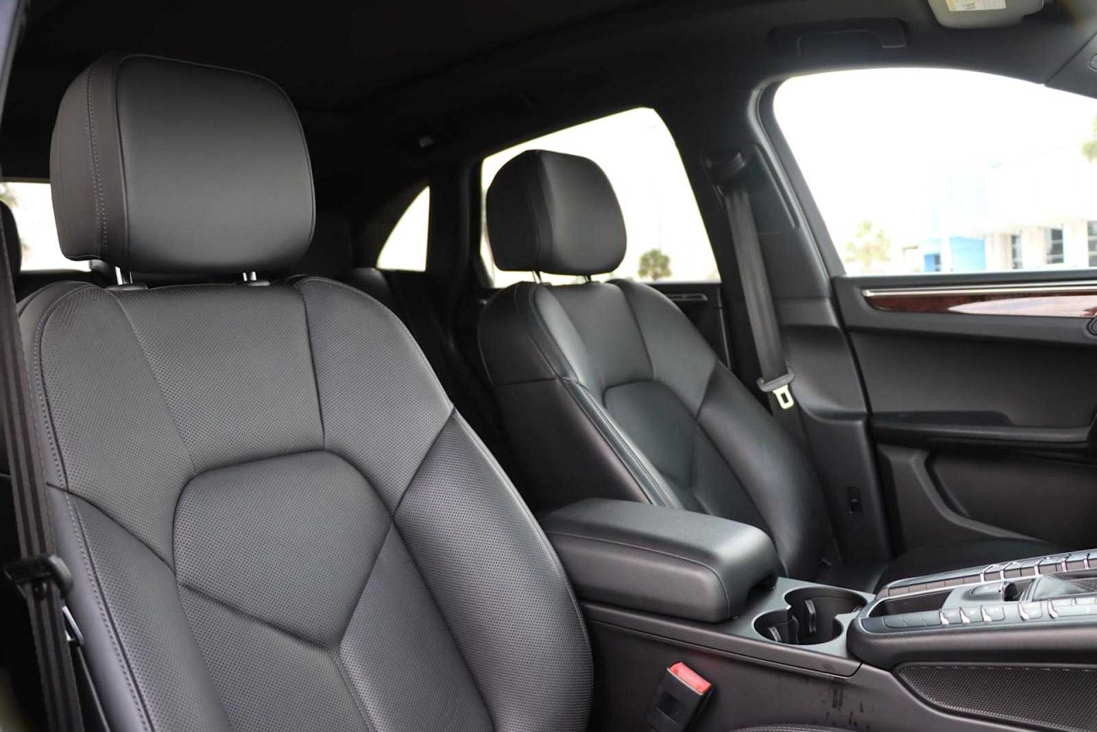 Thumbnail: 2017 Porsche Macan - 12