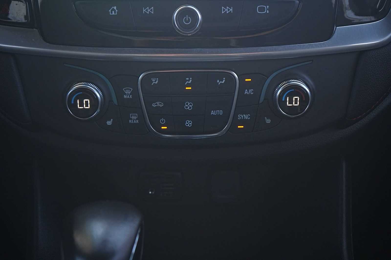 Thumbnail: 2022 Chevrolet Traverse - 23