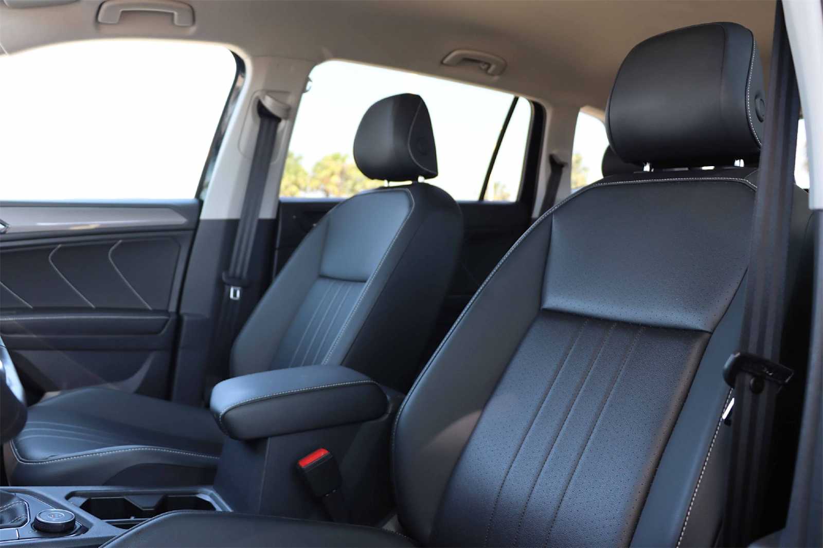 Thumbnail: 2024 Volkswagen Tiguan - 11