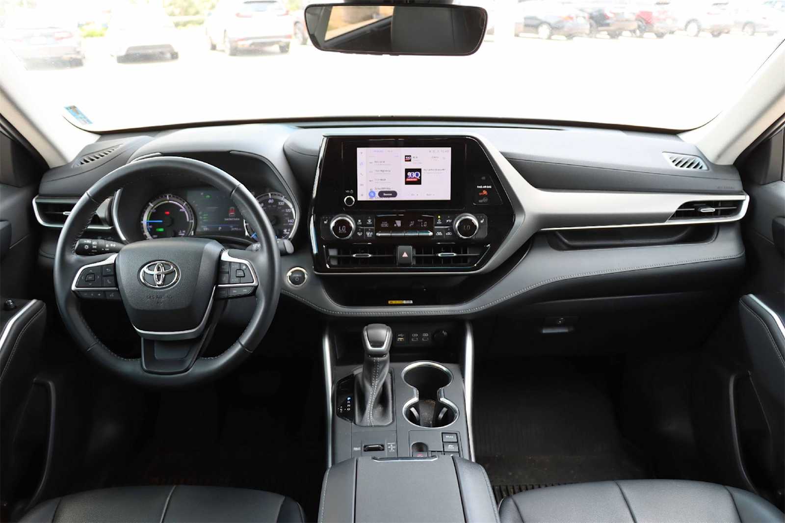 Thumbnail: 2023 Toyota Highlander - 10