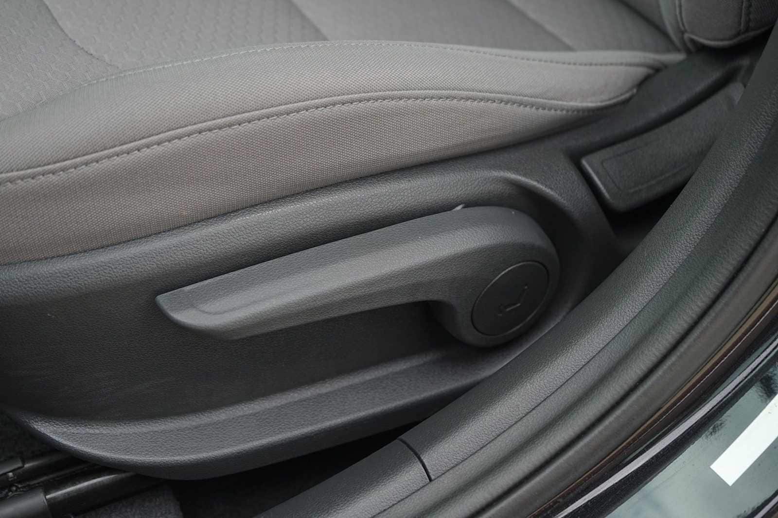 Thumbnail: 2020 Hyundai Elantra - 12