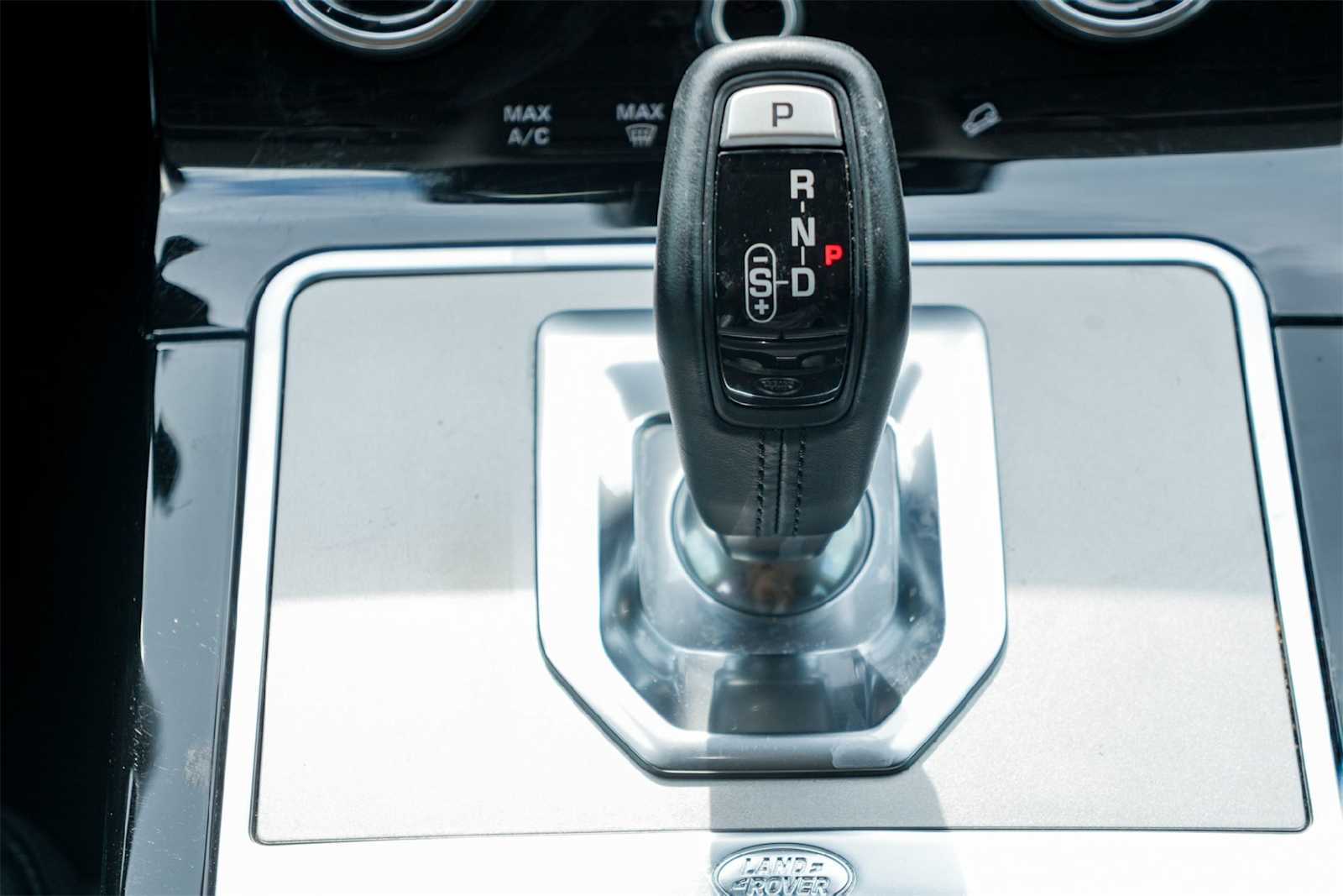 Thumbnail: 2022 Land Rover Range Rover Evoque - 17