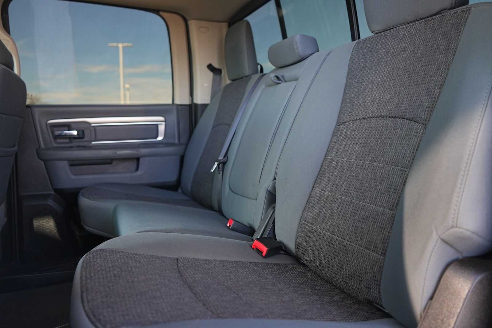 Thumbnail: 2019 RAM 1500 Classic - 14